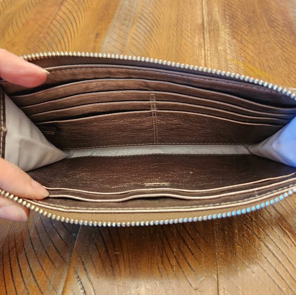 Coach wristlet - Picture 5 of 8